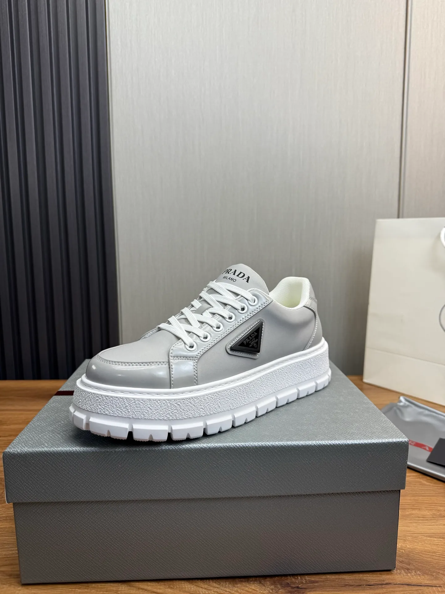 Men's shoes 💰580💰 [PRADA] Autumn and winter hot men's shoes shipped 👏Official website synchronized ⬆️Original fly-woven cowhide fabric + cowhide lining, 1⃣️:1⃣️reproduction, original sole, 38-45 (45. Customized, non-refundable)